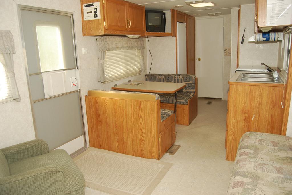 Trinidad Crescent Bar Camping Resort Studio Cabin 1 מראה חיצוני תמונה