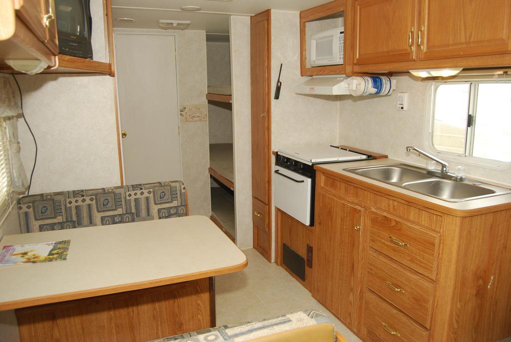 Trinidad Crescent Bar Camping Resort Studio Cabin 1 מראה חיצוני תמונה